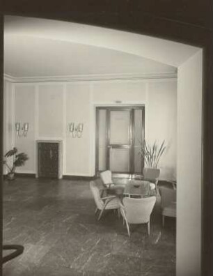 Dresden, Haus Altmarkt, Treppenhaus im 1. Stock