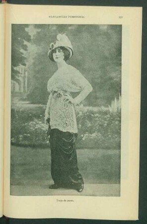 Traje de paseo. [Fotografía]