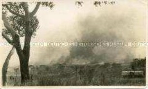 Jagdbrand in der Steppe Angolas