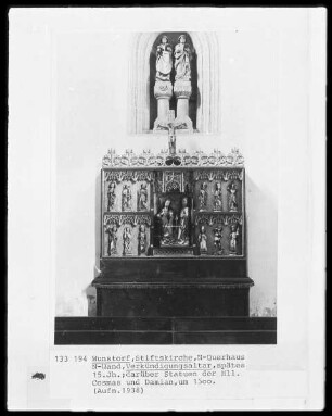 Verkündigungsaltar (und darüber Statuen der Hl. Cosma und Damian)