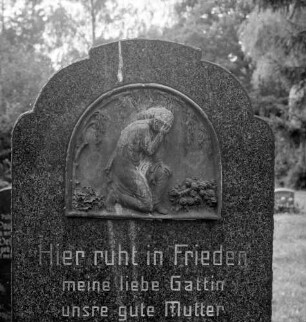 Grabmal für Milda Anna und Johann Prade