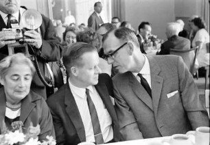 13. Tagung 1963 Medizin; Maikäferrede gehalten von Werner Forßmann: H. Kiderlen, Thomas H. Weller, Graf Lennart Bernadotte
