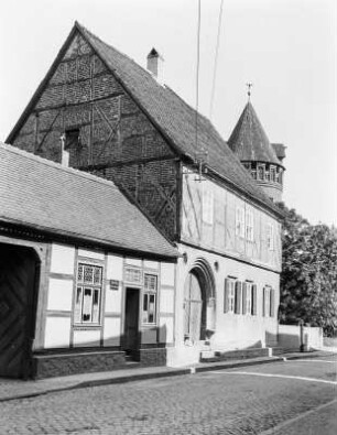 Tangermünde, Wohnhaus mit Gaststätte im alten Torweg