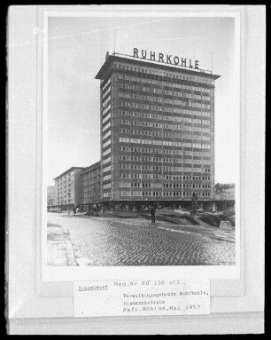 Düsseldorf, Bürogebäude der Ruhrkohle AG mit Geschäften