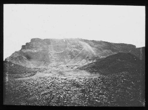 Masada [es-sebbe], Damm masada from NW: showing the Roman bank