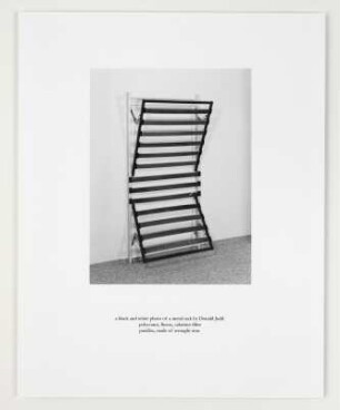 Bastian Gehbauer / Friedrich Weimer. Corpus (2023) : Kassette. Heller Leineneinband mit Schriftzug in Schwarz "Bastian Gehbauer / Friedrich Weimer", Kreis in Rot mit Schriftzug "Corpus (2023)", H 31,3 x B 25,4 x D 4,4 cm. Dresden: SLUB/DF 2023.D.11/1-17