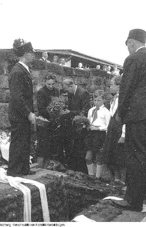 Gerhard Dietze, Ingenieur und Nationalpreisträger der DDR, Beerdigung von Magnus Dedek, Erna Berger, Weltmeister Eberhard Luther, Walter Otto, Emaillegussformer, Juni-August 1955