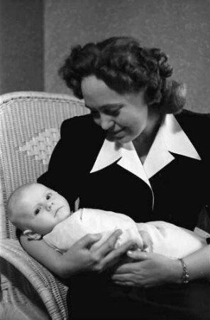 Bukarest: Familie von Ritgen, Baby [Mutter und Baby]