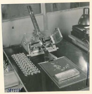 Gitterbeschneideautomat, Foto 1958