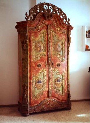Schrank mit Maria, Christus und der heiligen Katharina