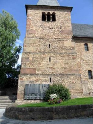 St. Michael - Westturm von Süden mit Triforium