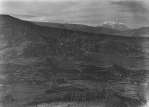 Talblick : Blick auf das Tal vor der La Paz Höhe. Im Hintergrund der Illimani.