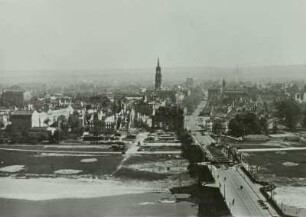 Dresden. Blick vom Turm der Katholischen Hofkirche über die Augustusbrücke zur Neustadt