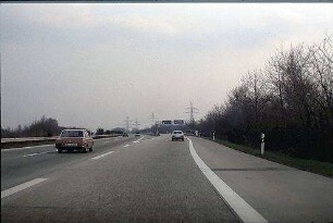 Einfahrt in Nebenfahrbahn West (Frankfurt Richtung Heidelberg) von Hauptfahrbahn West (Frankfurt Richtung Heidelberg)
