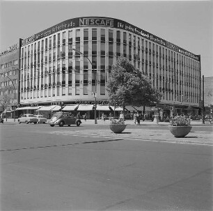 Berlin. Bürohaus Uhandstraße, Ecke Kurfürstendamm