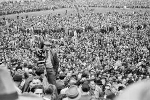 Protestkundgebung am 24. Juni 1948 auf dem Hertha Sportplatz im Bezirk Wedding zur Berlin-Blockade