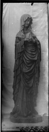 Trochtelfingen Pfarrkirche Sankt Martin Skulptur trauernde Frau am Heiligen Grab (um 1430)