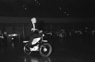 Freiburg: Stadthalle; Moped-Hauptgewinn; mit Kurt Rössler