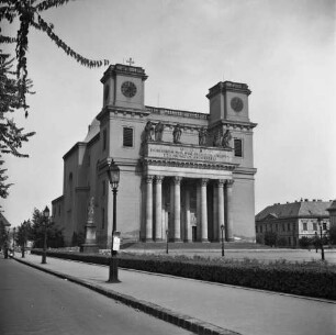 Katholische Kirche Mariä Himmelfahrt, Waitzen, Ungarn