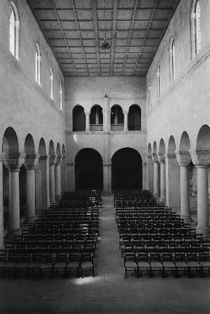 Quedlinburg. Stiftskirche St. Servatius, Blick durch das Mittelschiff zur Westwand