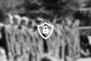 Exer: landesweite Vereidigung von Polizeianwärtern für Schleswig-Holstein: angetretene junge Polizisten: hinten Bäume: 15. September 1996