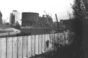 Aufbau der Grenzmauer 75 am Potsdamer Platz