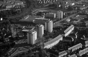 Freiburg, Haslach: Drei Hochhäuser, Eschholzstraße, Badischer Verlag, von Norden