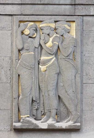 Frauen bei der Körperpflege