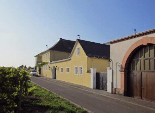 Oestrich-Winkel, Hallgartener Platz 1