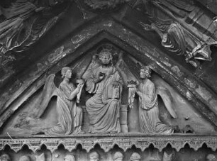 Sixtusportal — Christus als Pantokrator, flankiert von zwei Engeln mit Kronen