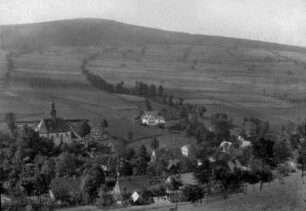 Mitteldorf mit Kirche und Hiemann-Lieb-Gut