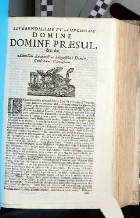 Reverendissime Et Amplissime Domine Domine Præsul, &c. &c. Admodùm Reverendi ac Religiosißimi Domini, Confœderati Colendißimi : Ex candida nostra ad candidiorem (utì piè ominamur) Congregationem Justorum evocatus abiit, aliósque omnes seu plumero seu plumbeo pede secuturos ad mortalium communem metam præcessit venerabilis Senior noster, Adm. Rev. ac Relig.mus D. Wilhelmus Pock de Arnholz & Mazzen, natus Aldeini in Athesina Tyroleos parte, Prænobilibûs Parentibûs, Anno Domini 1668. die 28. Julij ...