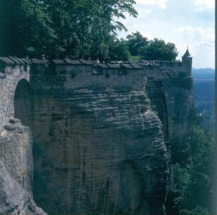 Festung. Brustwehr und Wachturm : Königstein (Sächsische Schweiz). Festung. Brustwehr und Wachturm