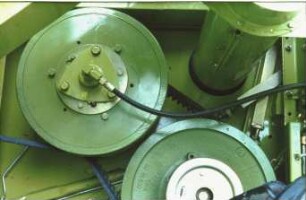 Fotografie: Antriebs- und Anbausystem, Getriebe, Mähdrescher selbstfahrend, Riemenwandler, Hydraulik