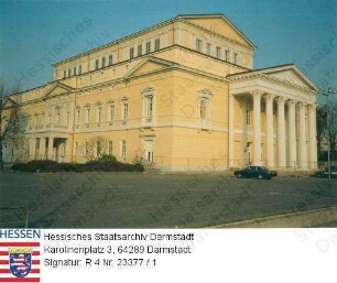 Darmstadt, Ausbau des ehemaligen Mollertheaters zum Haus der Geschichte / Bild 1: Südwestansicht / Bild 2: Teilansicht des Portikus'