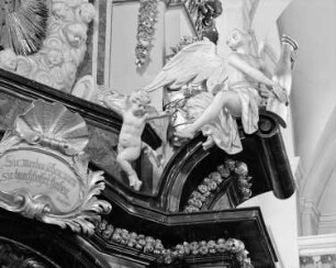 Kreuzaltar — Engel mit Geißelsäule