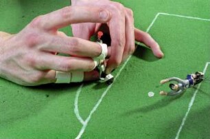 Tipp-Kick, das seit über 50 Jahren beliebte Tischfussball-Spiel.Hergestellt beim Familienbetrieb MIEG in Villingen/Schwenningen, Schwarzwald. Hier: Spielszene vor einem Tor