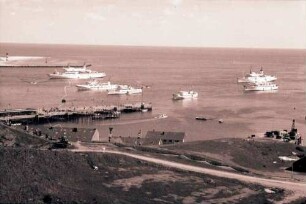 Helgoland: Von der Höhe auf liegende Schiffe