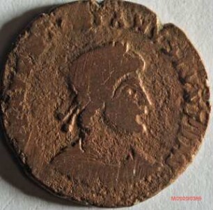 Römische Münze, Nominal Maiorina, Prägeherr Valentinianus II., Prägeort Arles, Original