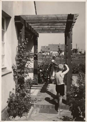 Reichsgartenschau 1939 auf dem Killesberg, Stuttgart: Siedlungshäuser, Pergola