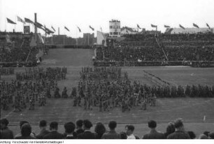 Berlin, Chausseestraße 96, Walter-Ulbricht-Stadion. 1. Deutschlandtreffen der Jugend, Massensportveranstaltung, Pfingsten, 29. Mai 1950