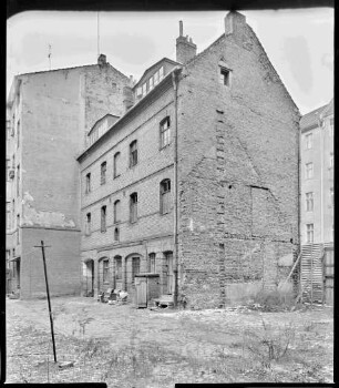 Hinterhof der Bettfedernreinigung in der Behaimstraße