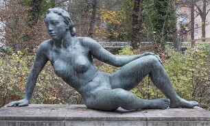 Liegende Frau I
