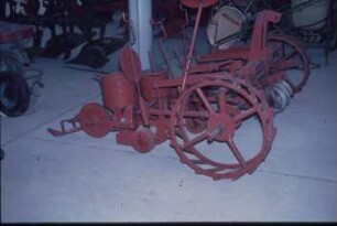 Einzelkornsämaschine für Mais mit Bodenantrieb im Heckanbau