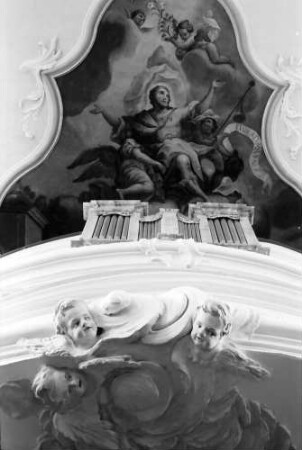 Herbolzheim: Renovierte Pfarrkirche; Putten an der Empore und Deckengemälde