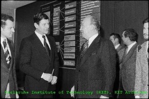 Besuch von Egon Franke (Bundesminister für innerdeutsche Beziehungen) am Kernforschungszentrum Karlsruhe (KfK)