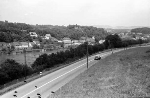 Hauenstein: über den Rhein auf Hauenstein, Vordergrund linksrheinische Uferstraße