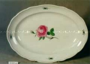 Platte eines Speiseservices mit Dekor altdeutsche Rose