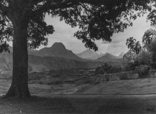 Landschaft im Süden Kolumbiens (Lateinamerika-Aufenthalte 1928/1942 – Album Das Vulkanland im Süden Kolumbiens. I. Teil, 1940)