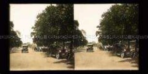 Landstraße mit Auto, Ochsen und Ochsenkarren